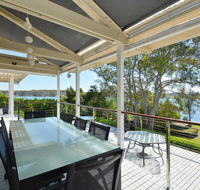 Morisset Bay Waterfront Views Lake House looking over Trinity Marina - Winery Find