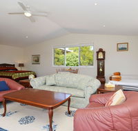 Morisset Waterfront 1bdr Studio looking over Trinity Marina - Winery Find