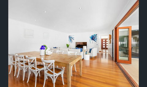 Narrabeen Beach House - Winery Find 1