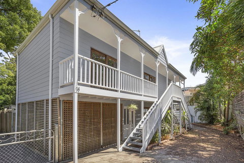 Nelson Street, 14 - Winery Find 3