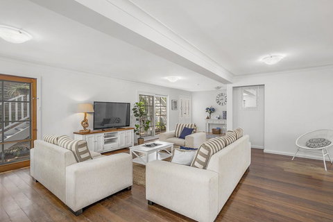 Nelson Street, 14 - Winery Find 0