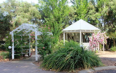 Busselton Ithaca Motel - Winery Find 11