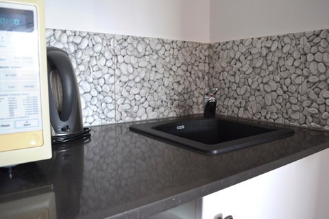 Busselton Ithaca Motel - Winery Find 37