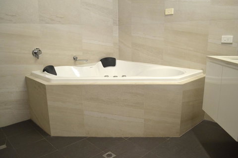 Busselton Ithaca Motel - Winery Find 13