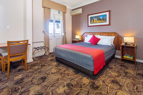 Quality Hotel Bayswater - Winery Find 11