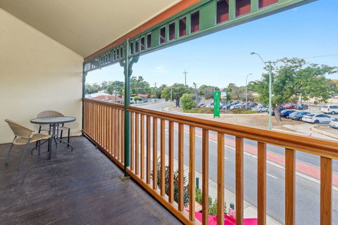Quality Hotel Bayswater - Winery Find 13