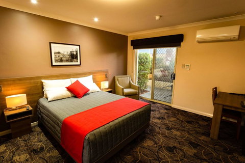 Quality Hotel Bayswater - Winery Find 1