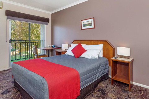 Quality Hotel Bayswater - Winery Find 6