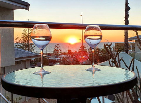 Scarborough Beach Front Resort - Shell Ten - Winery Find 8