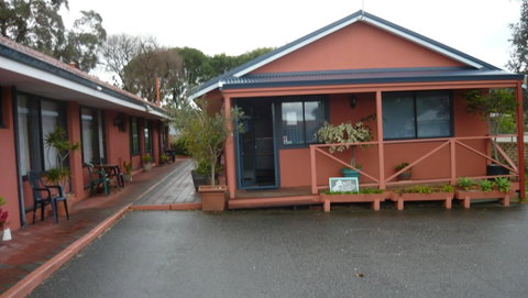 Albany Apartments - Winery Find 5