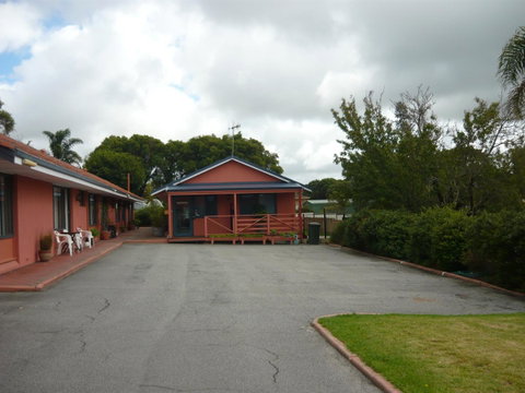 Albany Apartments - Winery Find 8