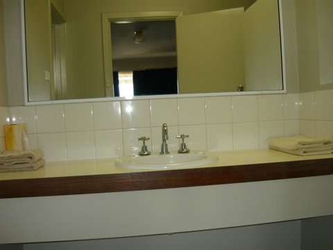 Albany Apartments - Winery Find 14
