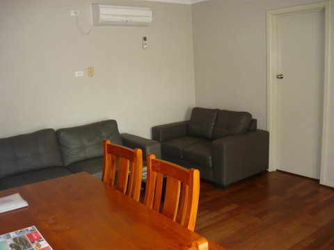 Albany Apartments - Winery Find 11
