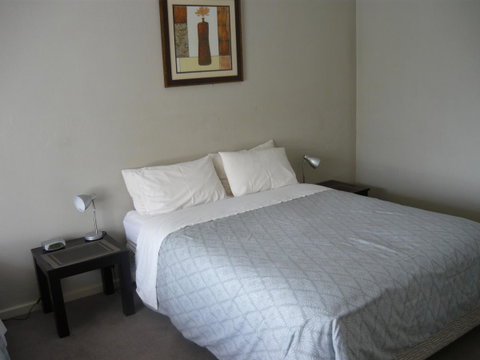 Albany Apartments - Winery Find 12