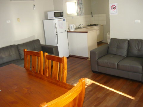Albany Apartments - Winery Find 3