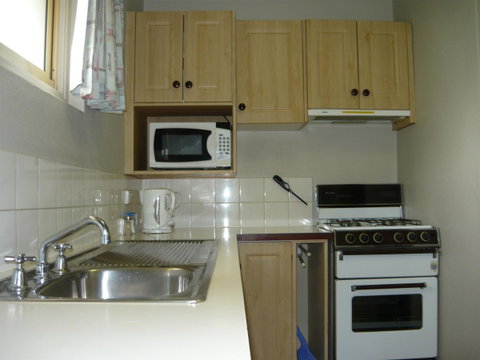 Albany Apartments - Winery Find 10