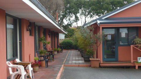 Albany Apartments - Winery Find 4