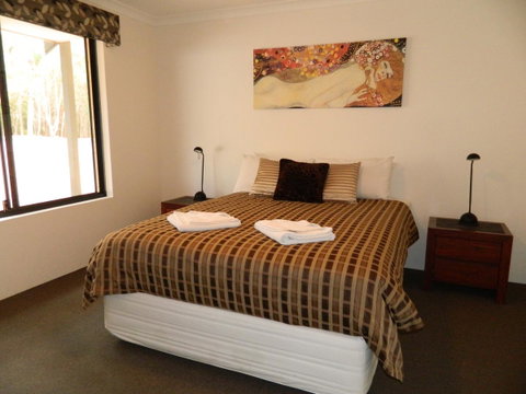 Margaret River Hideaway & Farmstay - Winery Find 38