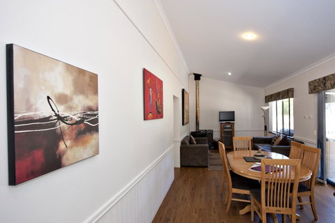 Margaret River Hideaway & Farmstay - Winery Find 18