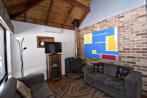 Margaret River Hideaway & Farmstay - Winery Find 11