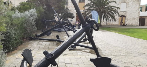 Fremantle Beach Backpackers - Winery Find 11
