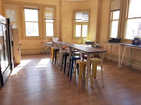 Fremantle Beach Backpackers - Winery Find 32