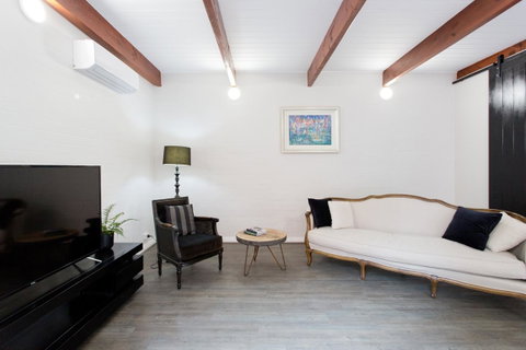 Stay Fresh - Fremantle CBD - Winery Find 0