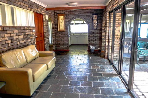 Geraldton Holliday Villas - Winery Find 9