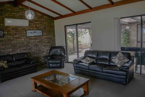 Geraldton Holliday Villas - Winery Find 7