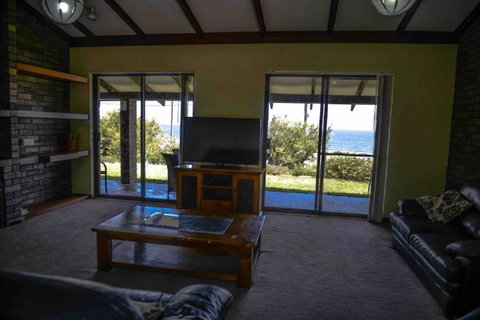 Geraldton Holliday Villas - Winery Find 10