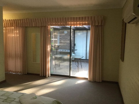 Geraldton Holliday Villas - Winery Find 33
