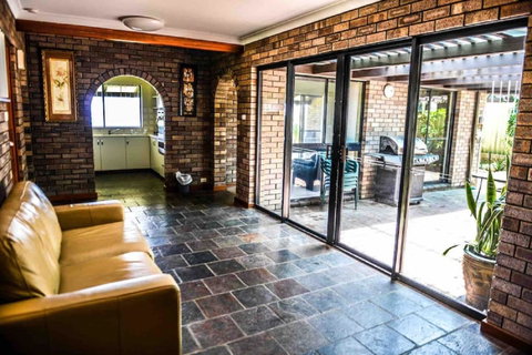 Geraldton Holliday Villas - Winery Find 11