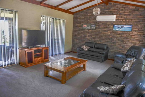 Geraldton Holliday Villas - Winery Find 8