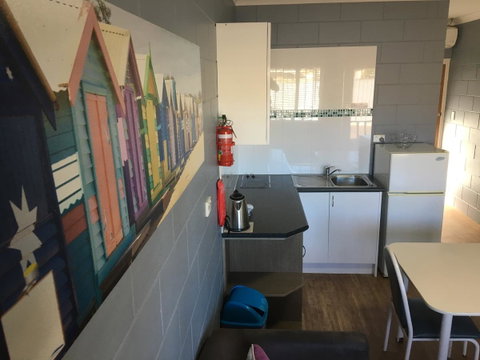 Esperance Central Accommodation - Winery Find 24