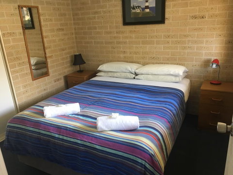 Esperance Central Accommodation - Winery Find 36