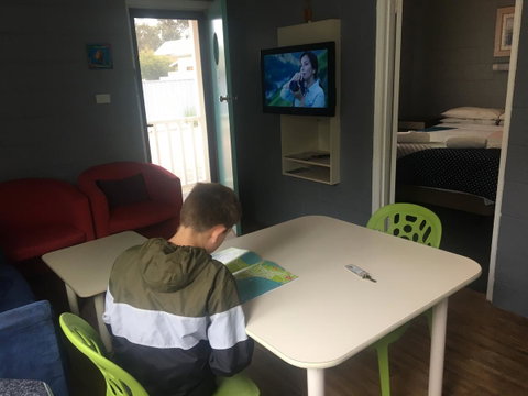 Esperance Central Accommodation - Winery Find 7