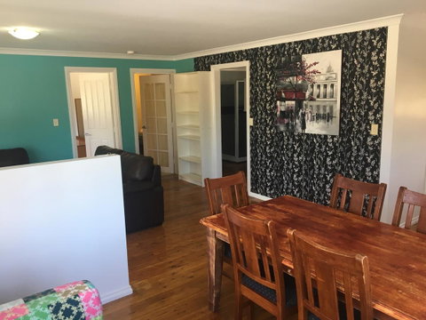 Esperance Central Accommodation - Winery Find 33