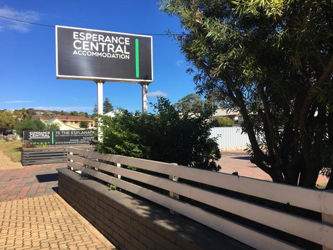 Esperance Central Accommodation - Winery Find 29