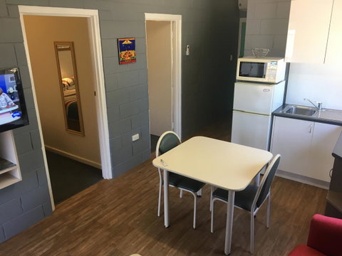 Esperance Central Accommodation - Winery Find 40