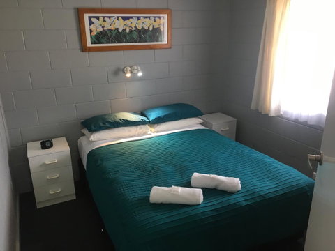 Esperance Central Accommodation - Winery Find 14