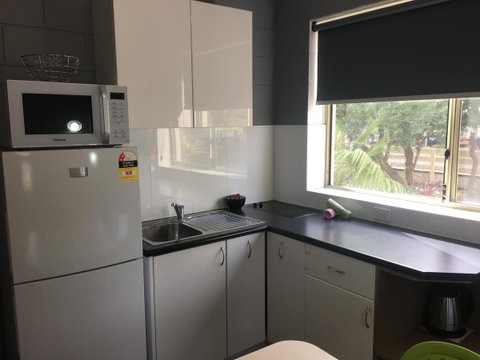 Esperance Central Accommodation - Winery Find 11