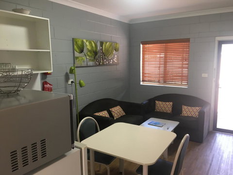 Esperance Central Accommodation - Winery Find 39