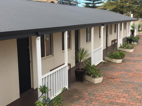 Esperance Central Accommodation - Winery Find 16