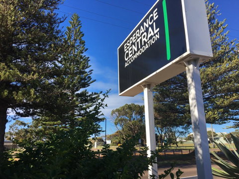 Esperance Central Accommodation - Winery Find 28