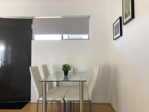 Gerring Court With Free 1 Car Bay Parking - Winery Find 15