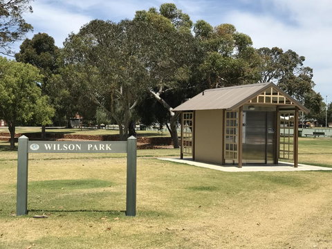 Gerring Court With Free 1 Car Bay Parking - Winery Find 22