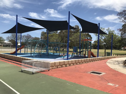 Gerring Court With Free 1 Car Bay Parking - Winery Find 21