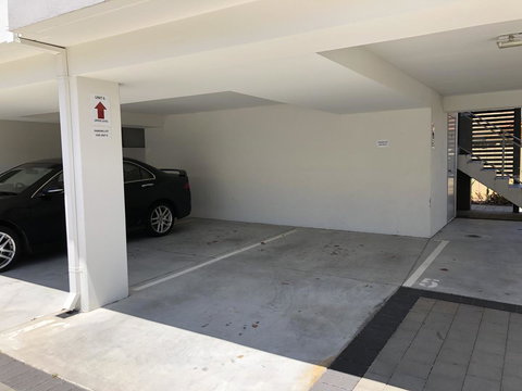Gerring Court With Free 1 Car Bay Parking - Winery Find 18
