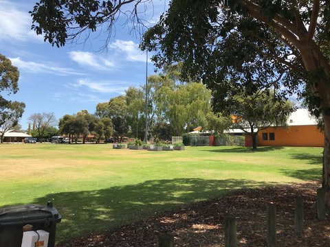 Gerring Court With Free 1 Car Bay Parking - Winery Find 23