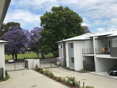 Gerring Court With Free 1 Car Bay Parking - Winery Find 19